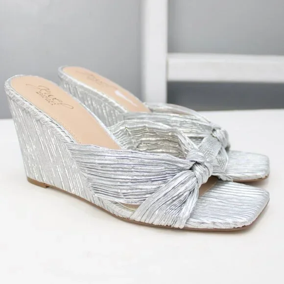 Jewel Badgley Mischka Women's Silver Metallic Hype Knot Wedge Heel Sandal Size 9 - Picture 1 of 9